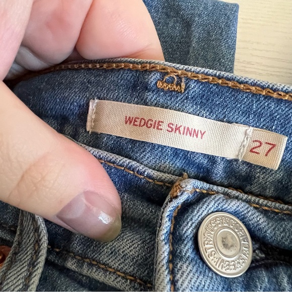 Levi’s | Button Fly Distressed Wedgie Skinny Jeans - Picture 8 of 8